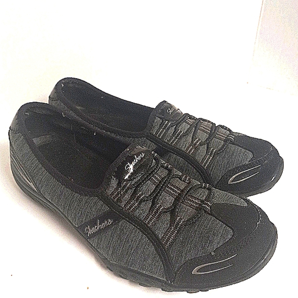 Sketchers Womens Size 7.5 Relaxed Fit Memory Foam Bungee Slip On Black Comfort